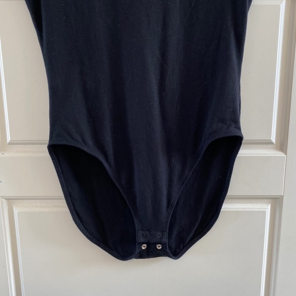 Old Navy Fitted Short-Sleeve V-Neck Bodysuit - Picture 3 of 6